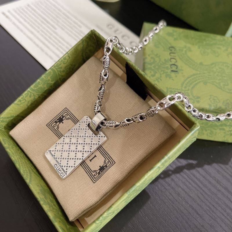 G*u*i necklaces